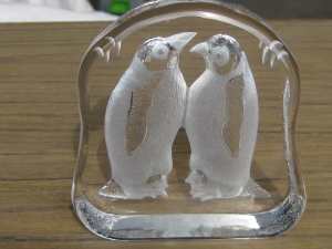 Lead Crystal Sculpture Art Glass - Penguins Paperweight - LIKE NEW