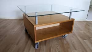 Coffee table on wheels with glass top