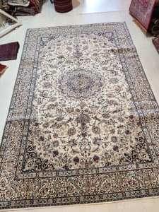 Persian handmade soft wool Nain rug
338*224 cm wool and silk inlaid 