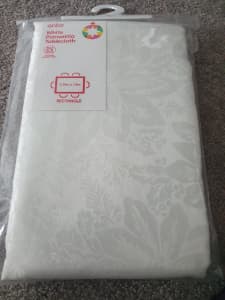 Brand New White Poinsettia Tablecloth (2.75 x 1.5m)