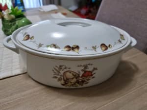 COUNTRY STYLE CASSEROLE POT
