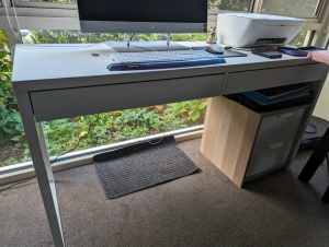 Office/student desk plus chair 