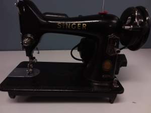 Vintage Singer 99K Sewing Machine.