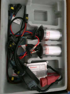 4 pairs of HID bulbs and 1 HID ballast - New