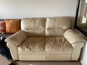 Sofa leather 2 seats excellent structure no tears