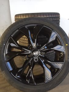 Genuine hyundai wheels and tyres i30 veloster accent..18"