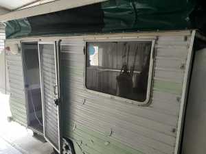 Cabana Caravan Project. 1975 needs TLC, great for the handy person. 