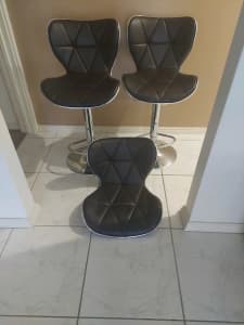 2 BREAKFAST /BAR STOOLS 1 SPARE CHAIR SEAT 