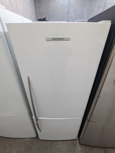 373L Fisher paykel frost free fridge freezer with 1 month warranty