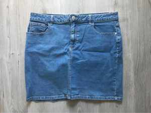 Womens denim skirt (size 16)