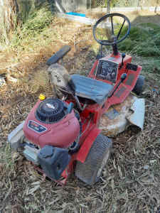 Ariens Ride-On Mower with AS NEW 13.5hp Briggs and Stratton Engine