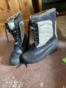 Ladies snow boots