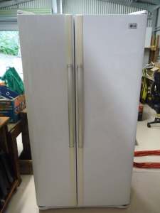 A GREAT LG FRIDGE ...If Your On A Budget orJust Need Extra Cold Stora