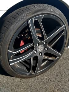 Lexani Bavaria Competion Series Gloss Black Milled 24x10 Tires