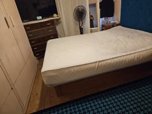 Waveless Water bed like new very good condition 