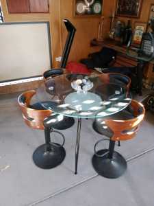 Glass table/chairs