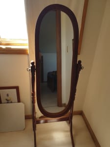 Large tilting mirror
