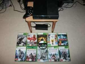 Xbox 360 Slim Console, Controller and 11 Games