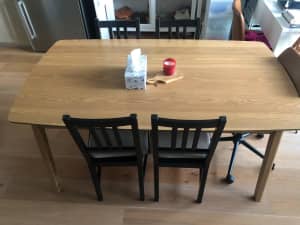 dinning table 150x80cm with four chairs