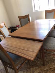 Dinning table and 6 chairs