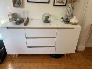 White and wooden dresser sideboard