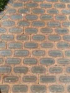 FREE PAVERS. APPROXIMATELY 17 m2