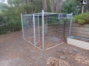 chicken run or dog / animal enclosure or 4 panel fencing with door