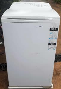 Fisher & Paykel 5.5kg Top Load Washing Machine in Good Condition