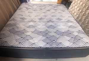 Sleepmaker Queen pillowtop mattress medium