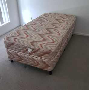Single ensemble bed base and mattress