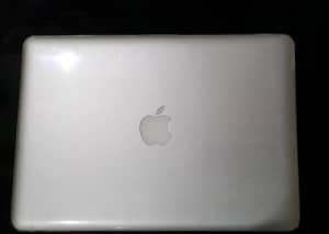 Apple macbook pro 13 inch excellent condition