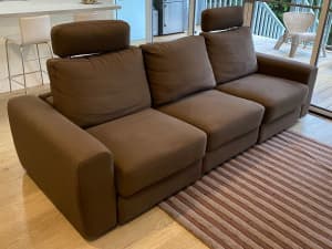 King Dream couch 3 seater - 2 electric recliners and storage in centre