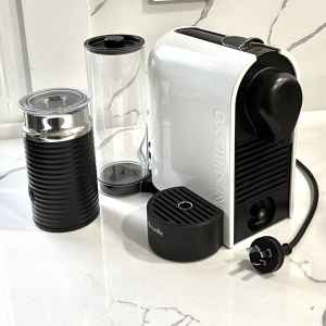NESPRESSO White Coffee Machine UMilk with Milk Frother EXC Cond