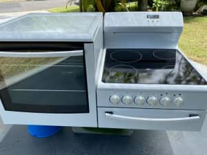 Westinghouse side by side oven cook top with range hood