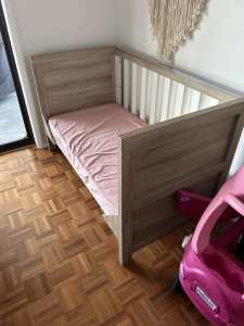 Day bed/Toddler bed