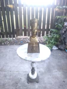 Brass Queen nefratiti bust with marble table