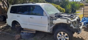 Pajero auto diesel breaking for parts 