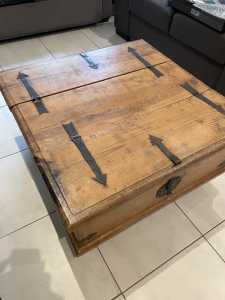 Coffee table rustic with matching side table