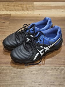 Asics Gel Lethal boots for footy, soccer or grass hockey (US 8)