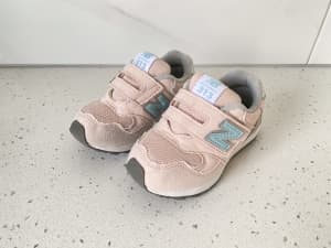 Baby Girl shoes size US7.5/ New Balance
