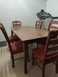Wooden dining table 180x90cm with 6 chairs in good condition
