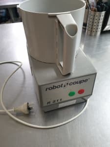 Robot Coupe R211