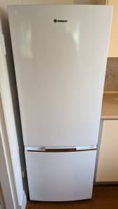 Westinghouse 340L wbb3400wg refrigerator fridge freezer frost free