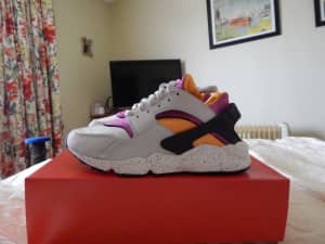 Nike Air Huarache Mens shoes, size 11 US, New in box