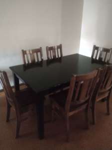 used dining table and 6 chairs good