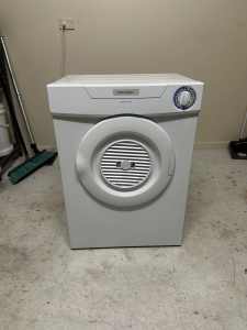 Fisher & Paykel 4 kg Dryer in Excellent Condition
