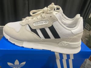 Adidas casual sneakers
