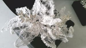 Wedding / Bridal Swarovski Crystal & White Lace Haircomb ☆ NEW ☆