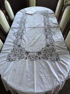 Vintage Linen - Rectangular Tablecloth & 12 Napkins