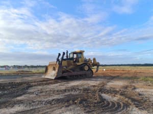 Caterpillar 1985 D9N bull dozer with 30ft stick rake and lots of spare